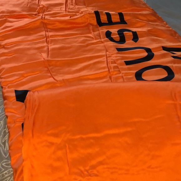 sale .Authentic new Burberry Logo silk scarf - Picture 8 of 15